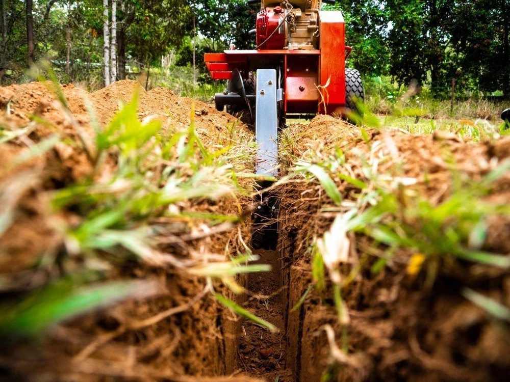 Cedrus KP01 Koparka łańcuchowa przystosowana do instalacji robotów koszących Cedrus KP01 Koparka łańcuchowa przystosowana do instalacji robotów koszących